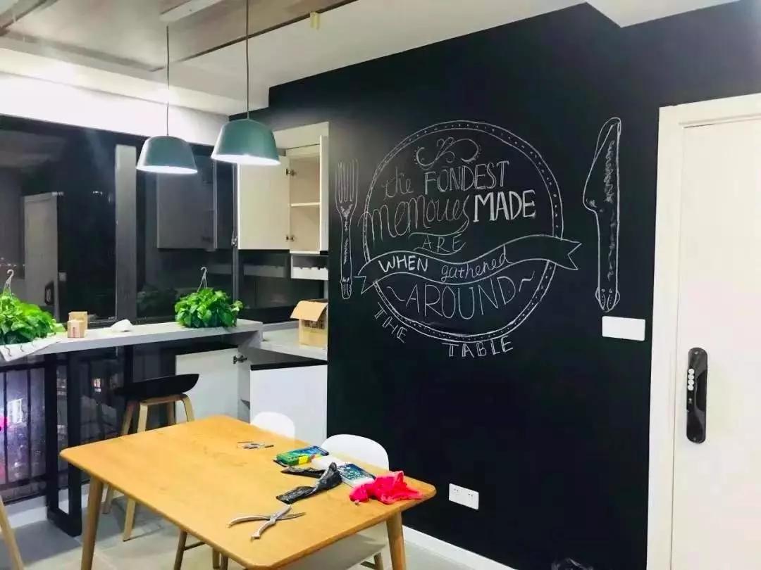 白墙有黑霉点怎么去除,白墙钉子洞怎么去除