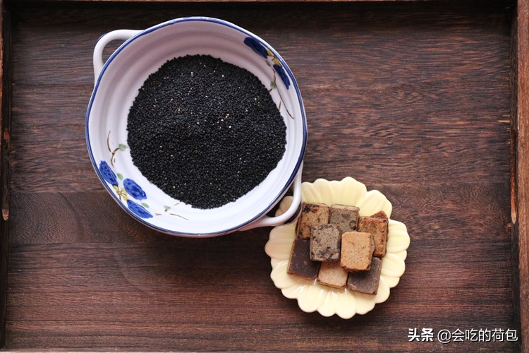 80岁奶奶常吃黑芝麻，教我家常做法，营养美味又简单，越吃越精神