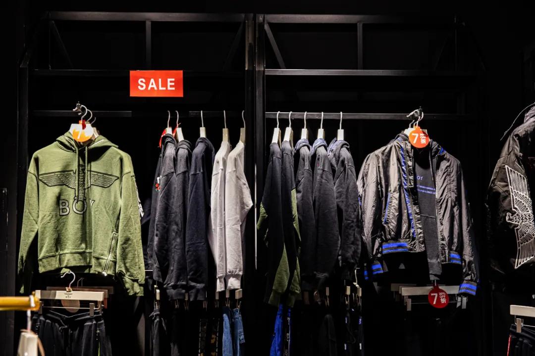 用不着加群拼团！来罗马春天奥莱，做真正的气质名媛