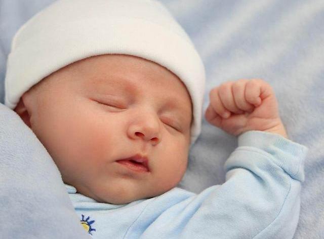 宝宝只喝配方奶粉需要喝水吗,宝宝喝配方奶粉到几岁最好