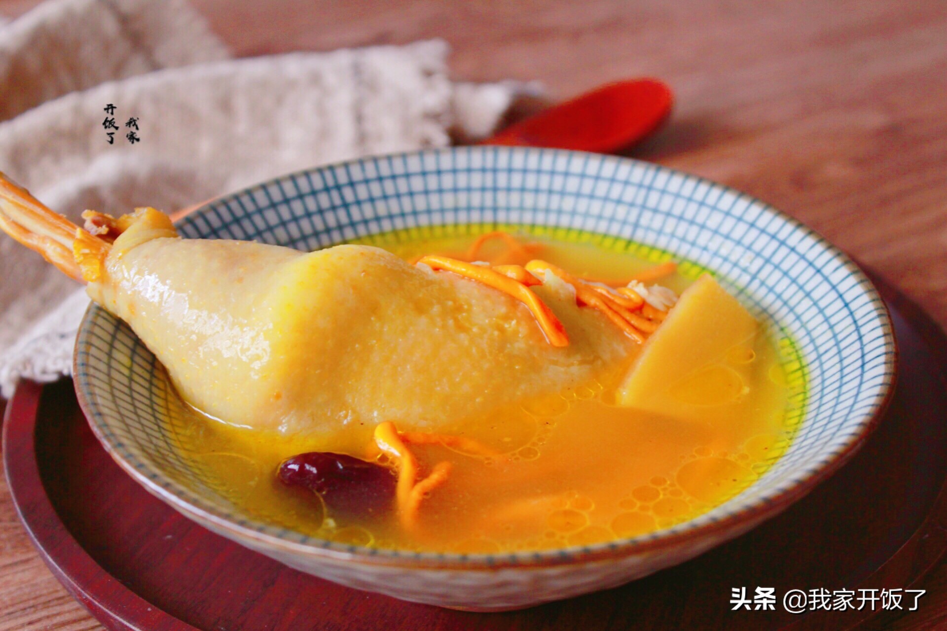 立冬进补乌鸡汤,立冬清补凉炖鸡汤