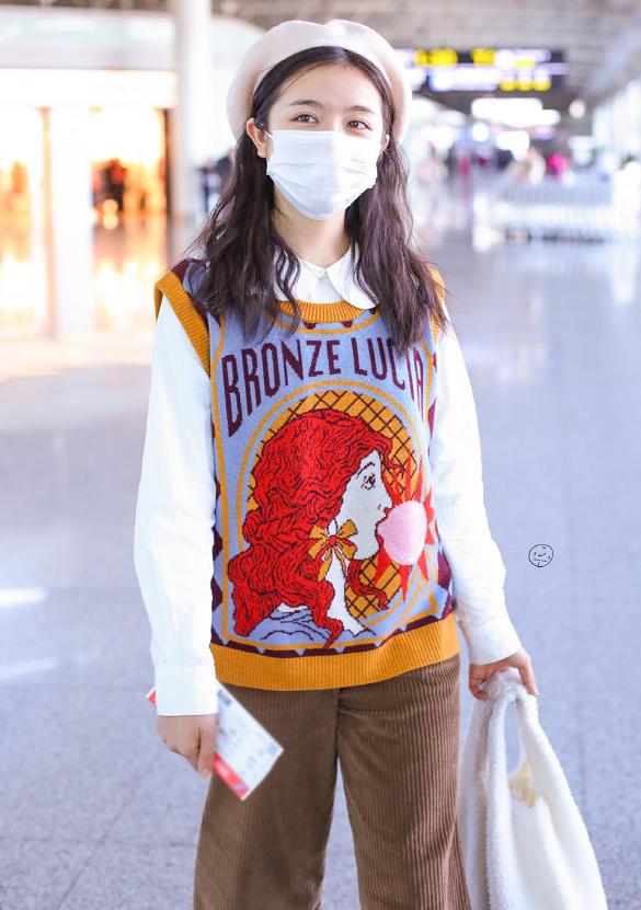 李兰迪的冬日可爱穿搭,李兰迪粉色碎花裙穿搭