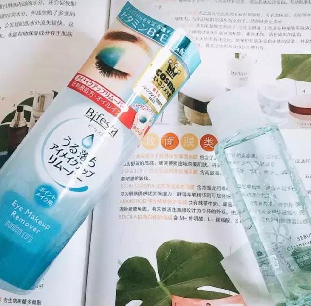 怎么让嘴唇涂完口红后显得很水润,嘴唇比较厚口红怎么涂