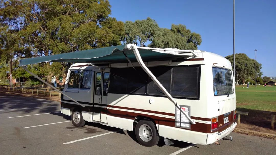 丰田最强的面包车考斯特,丰田考斯特23座中巴车驾驶体验