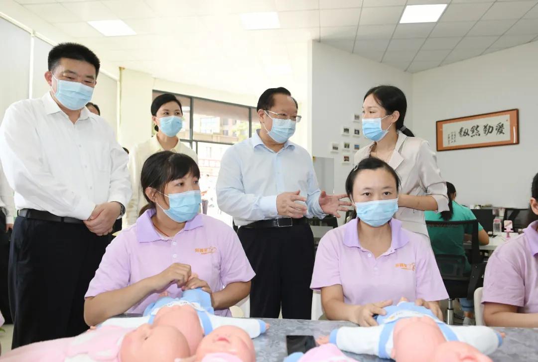 日拱一卒功不唐捐——盘点阿姨来了走过的2020