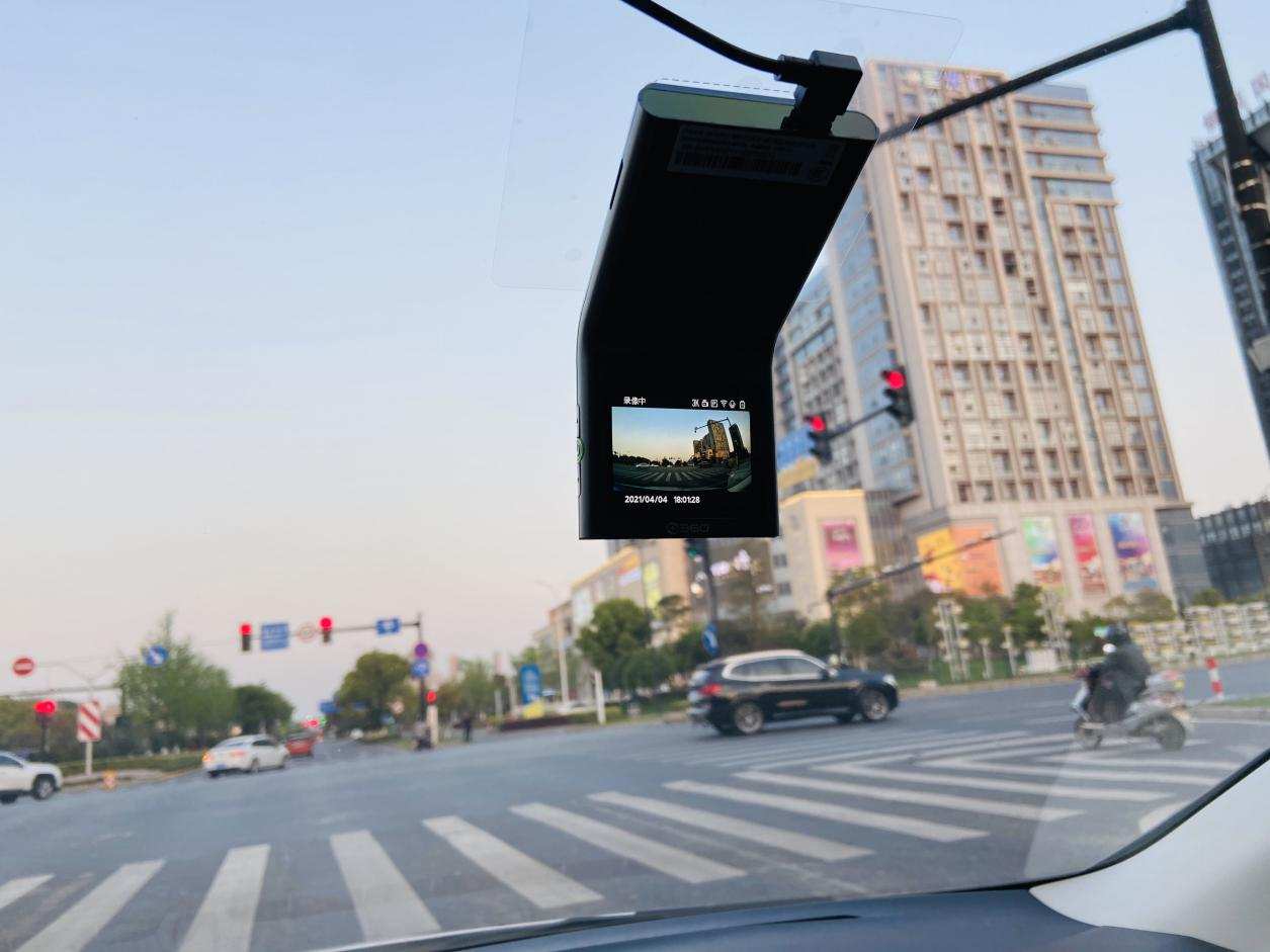 性价比超高的24小时行车记录仪,性价比高360行车记录仪