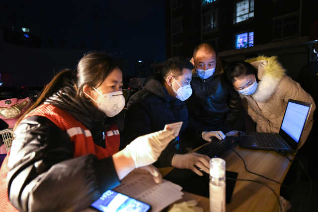 成都市民排队连夜核酸检测,银川今天要全员核酸检测吗