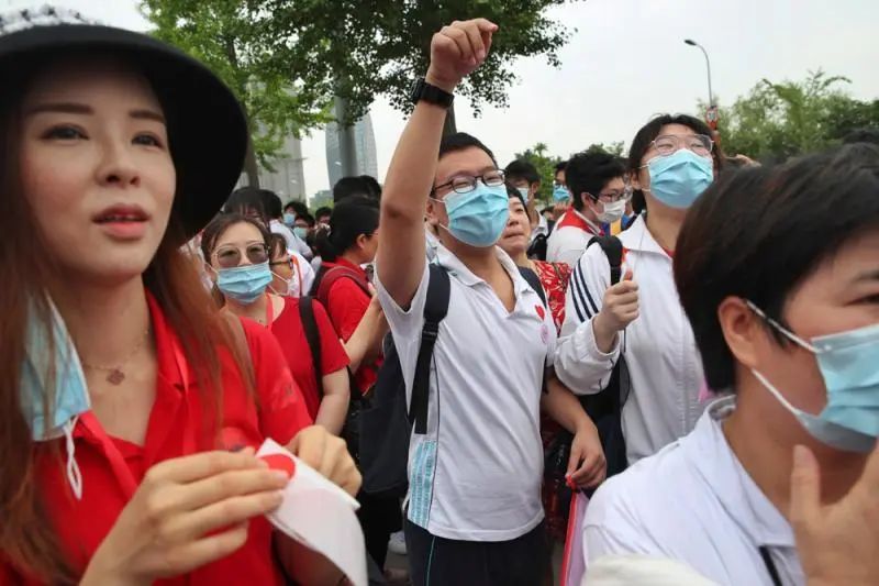 有一种甜！2020年上海中考作文题公布，关注*善美真**，传递正能量