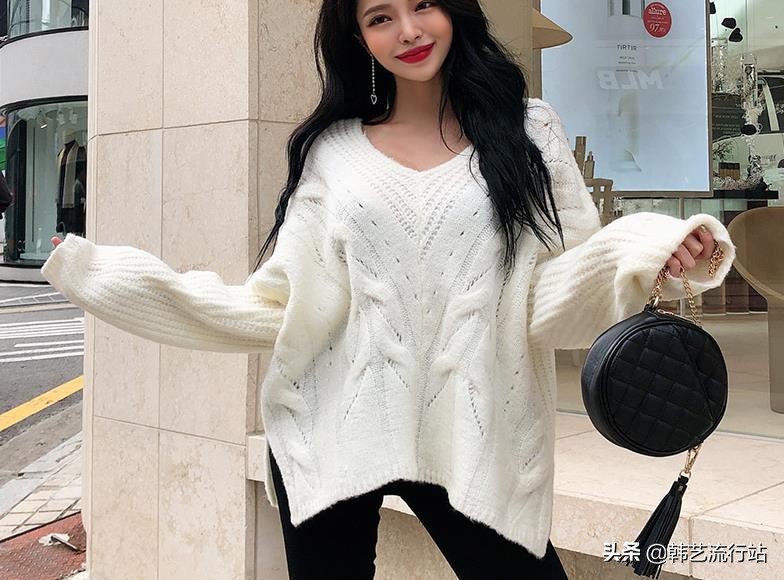 今年流行设计感毛衣,韩国设计款宽松毛衣