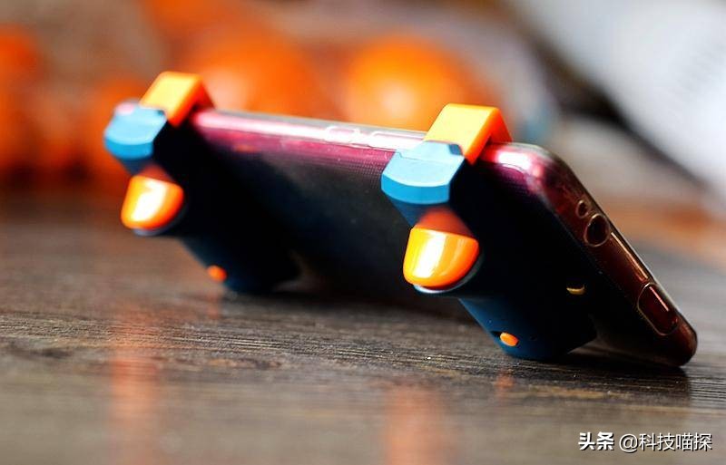 北通J1手游按键1秒15次击发，和我拼手速你必败无疑