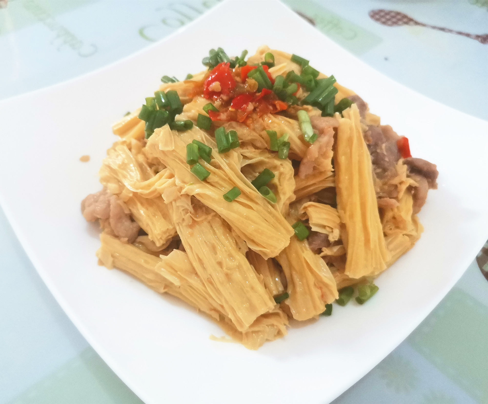 腐竹炒肉怎样做才能更好吃,腐竹炒肉怎么炒又嫩又好吃