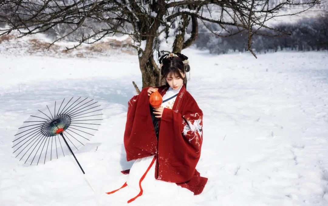 10句惊艳岁月的诗词,十首岁月静好的诗句