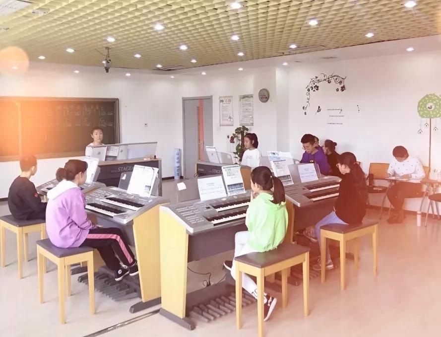 科少声乐课堂,双排键乐器演示