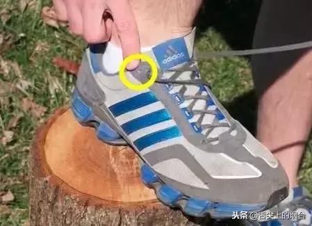 鞋子最后两个孔的作用,鞋子最上面的两个孔怎么系