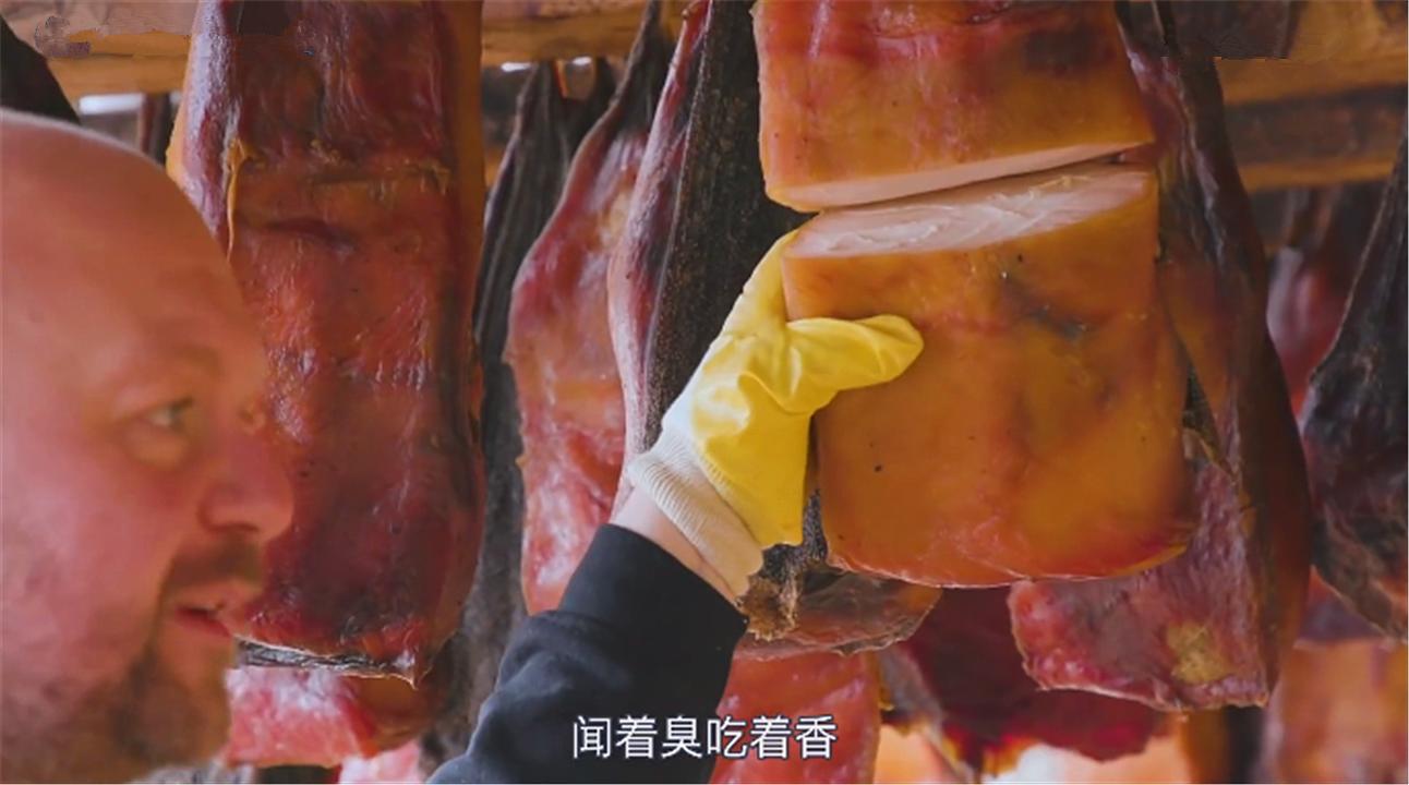 活到156岁才能繁衍后代，眼睛被寄生虫吞噬，啥也看不见