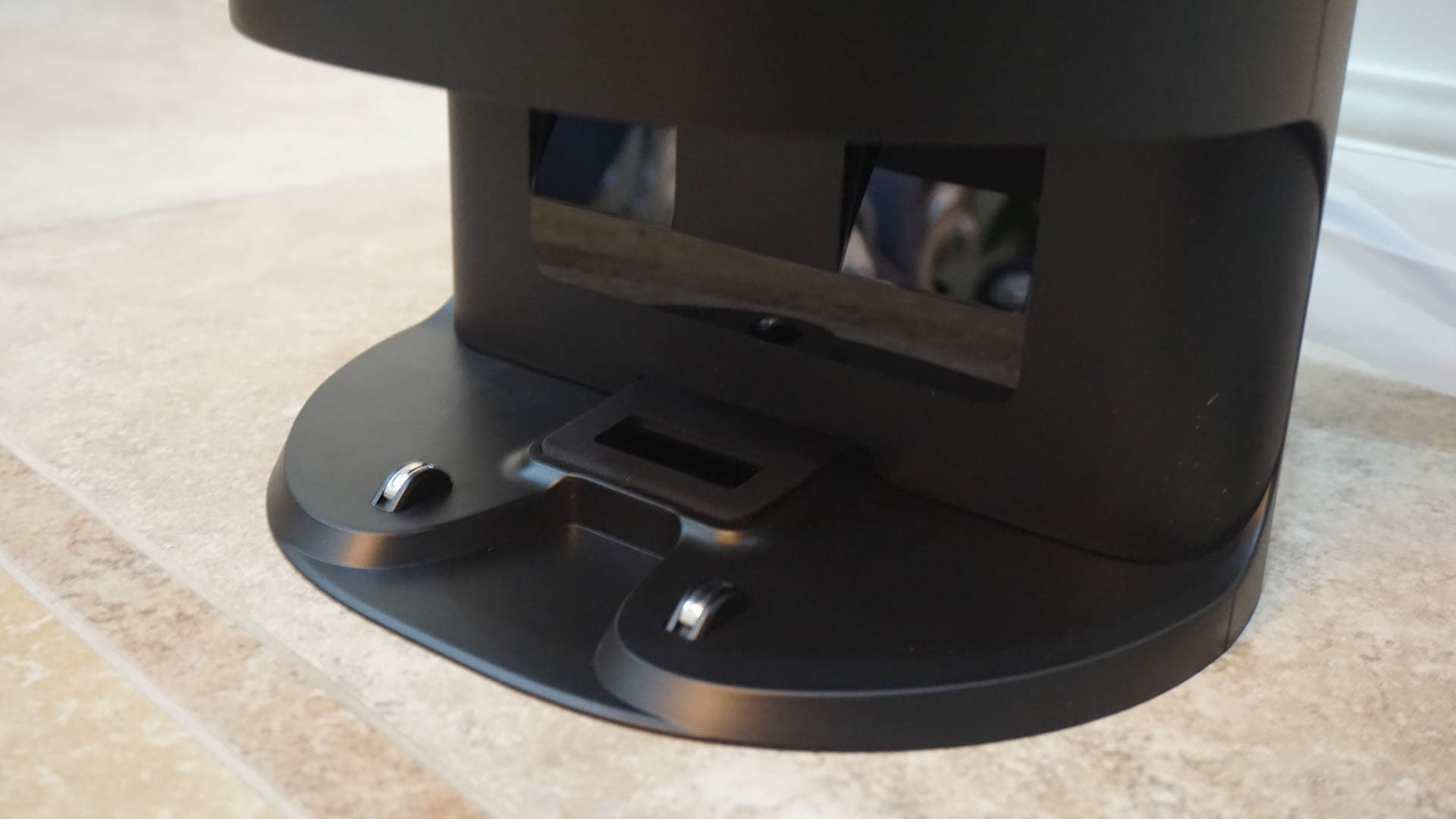 如何操作智能自动吸尘扫地机 (最简单的集尘扫地机器人)