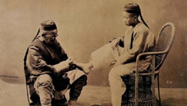 修脚师鲁可水:从业30年,用万人脚皮作画,富豪出20万被拒