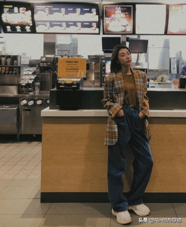 小姐姐不光会穿搭，拍照姿势也是真的nice