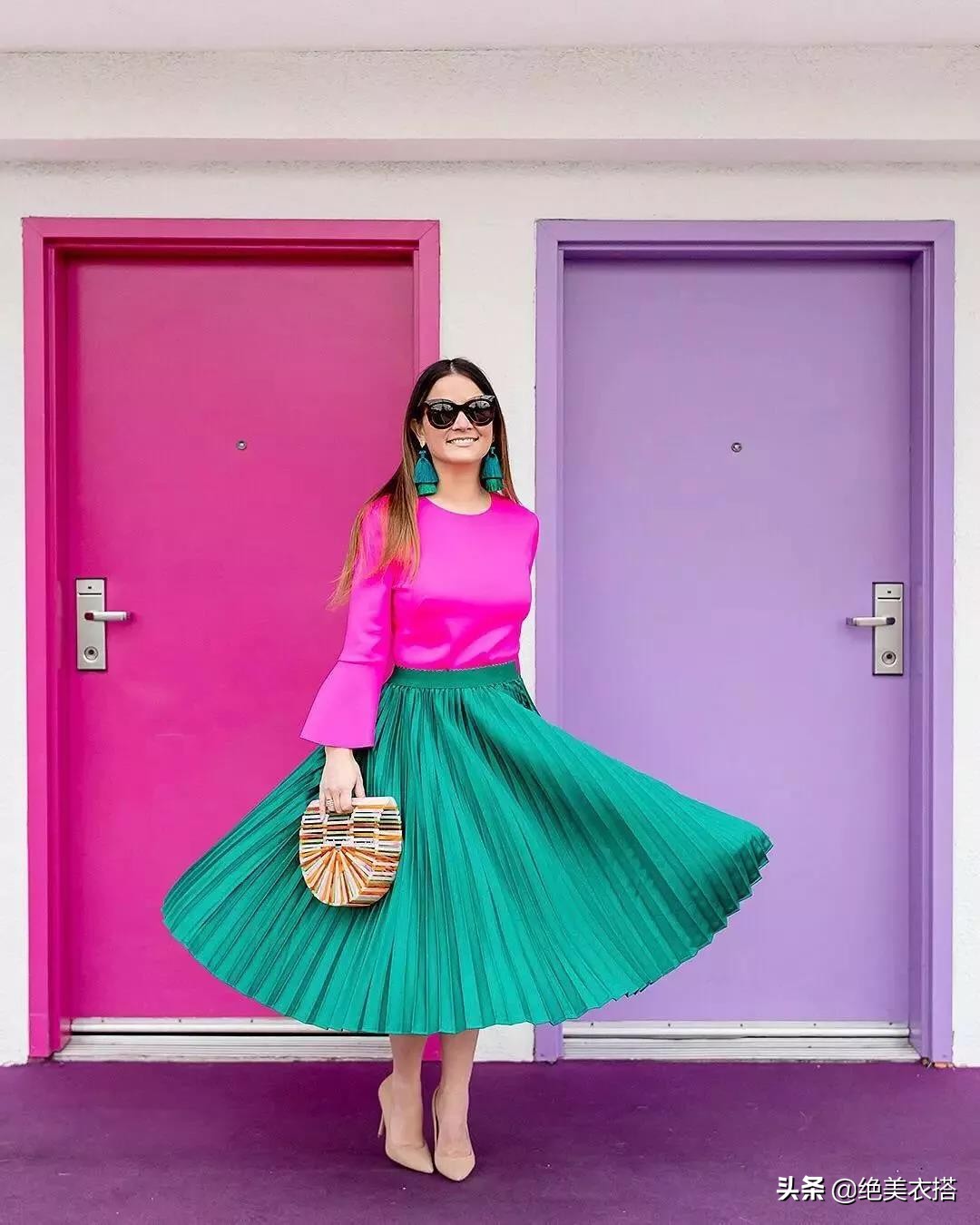 百褶裙的夏天穿搭方法,秋季百褶裙的穿搭方法长款