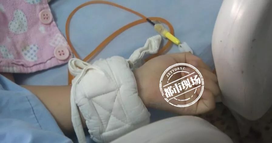 5岁女孩被喷泉冲上高空,儿童被喷泉冲伤