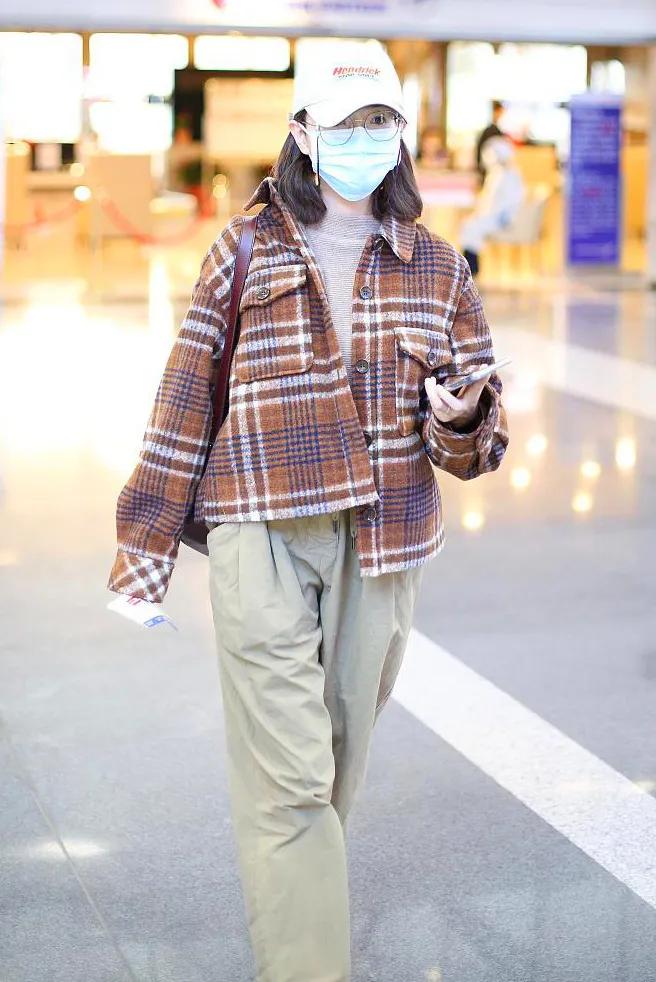 防疫造型大赛第二弹，杨幂热巴刘雯...戴口罩也挡不住的时髦感