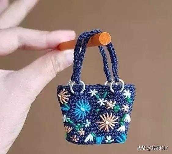 100种超迷你钩针小物钥匙包教程,100种超迷你钩针小物圣诞老人