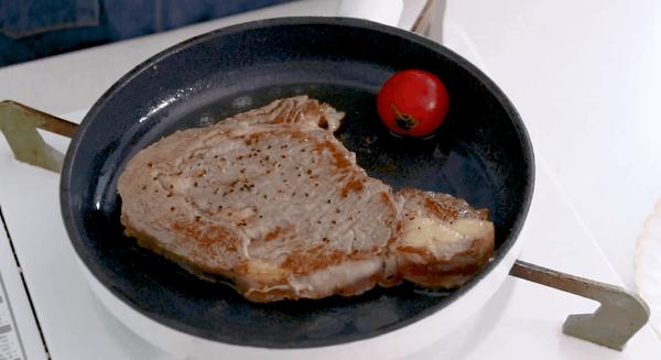 家庭煎牛排怎么煎又嫩又好吃,最简单的煎牛排的做法视频