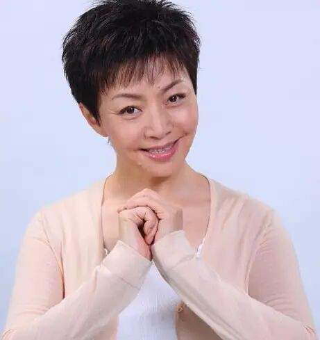 五次恋爱，三段婚姻，从演员到母亲，宋丹丹用微笑面对苦乐人生