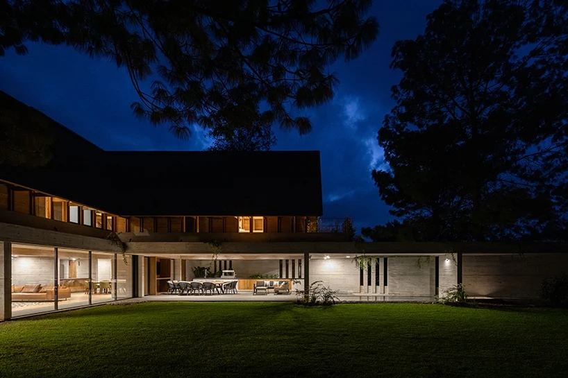 山间森林公园风车,家用随风向旋转动力风车