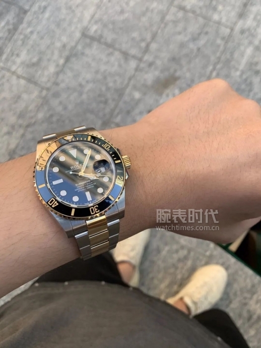 网友晒自己微信好友数量,网友晒1300手表