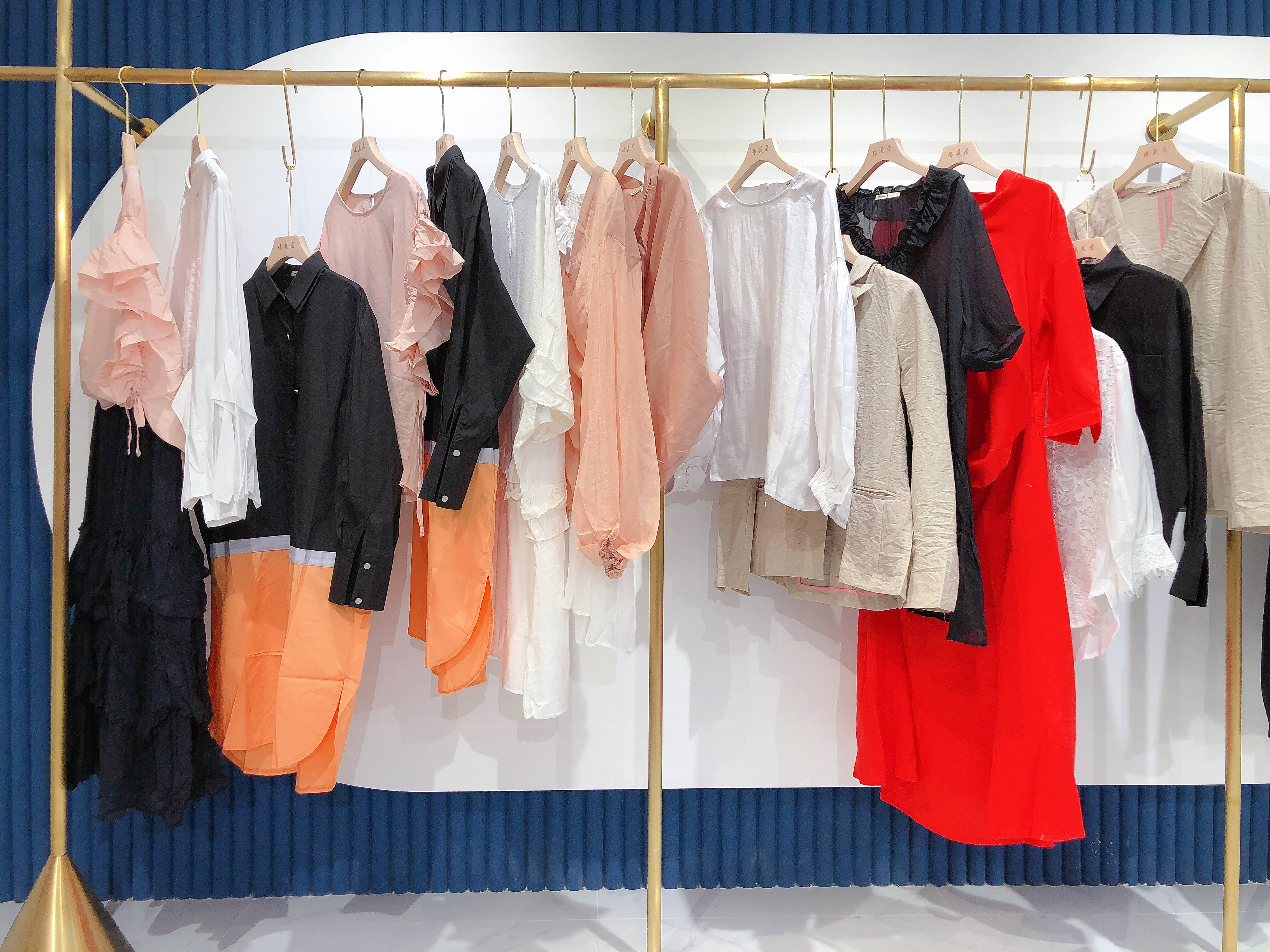 服装尾货哪里批发市场最便宜,品牌服装专业尾货批发市场