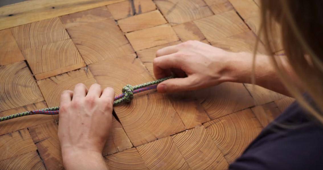 攀岩可以自动解开的绳子打结方法,攀岩怎么样打结可以来回收缩