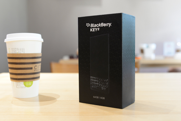 “没落皇族”的逆袭，全键盘BlackBerryKEY2