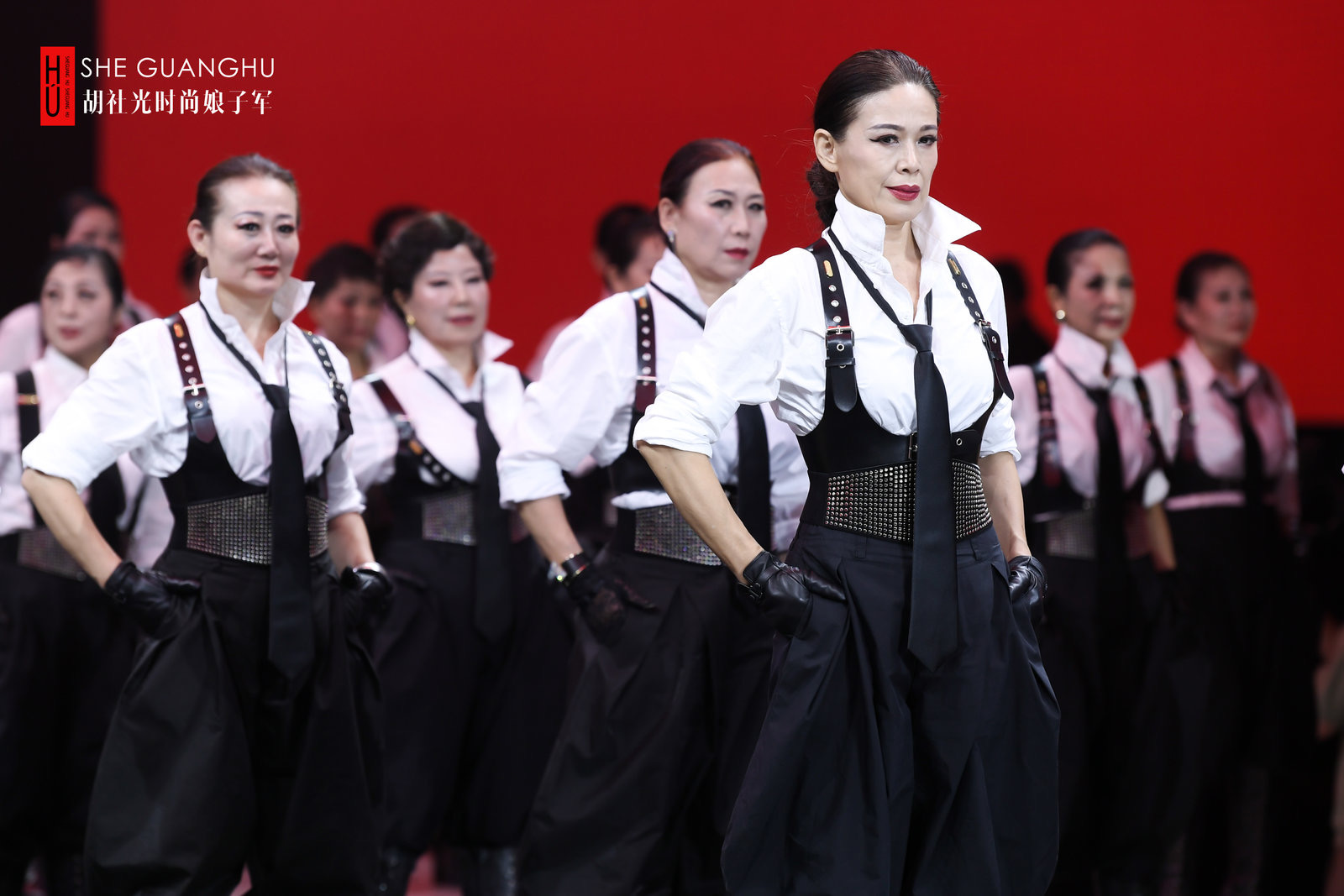 胡社光时尚娘子军五周年show,胡社光时尚娘子军亮相视频