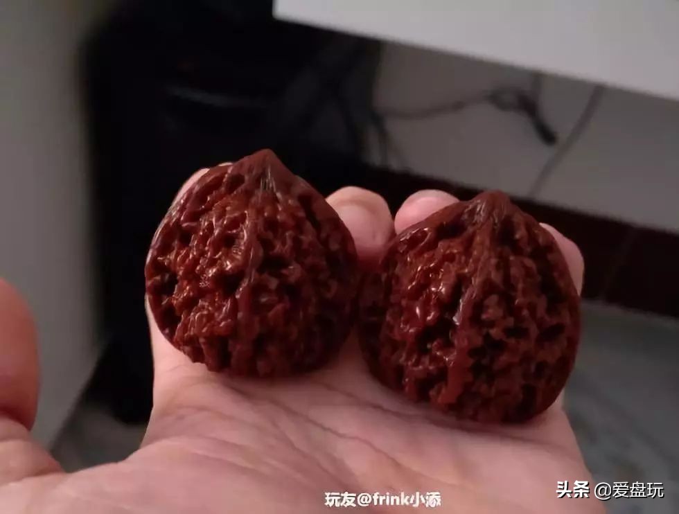 核桃盘时间长了为什么会变红玉化,盘的核桃发霉了怎么办