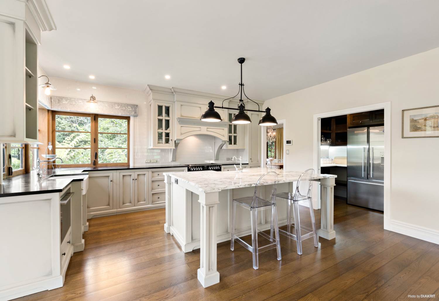 买房送劳斯莱斯,十亿豪宅送劳斯莱斯