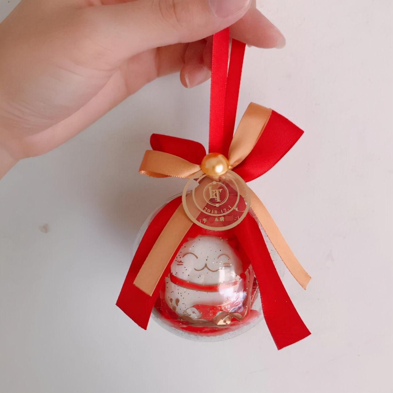 在婚礼上收到喜糖却打不开？只怪现在的喜糖太内卷了