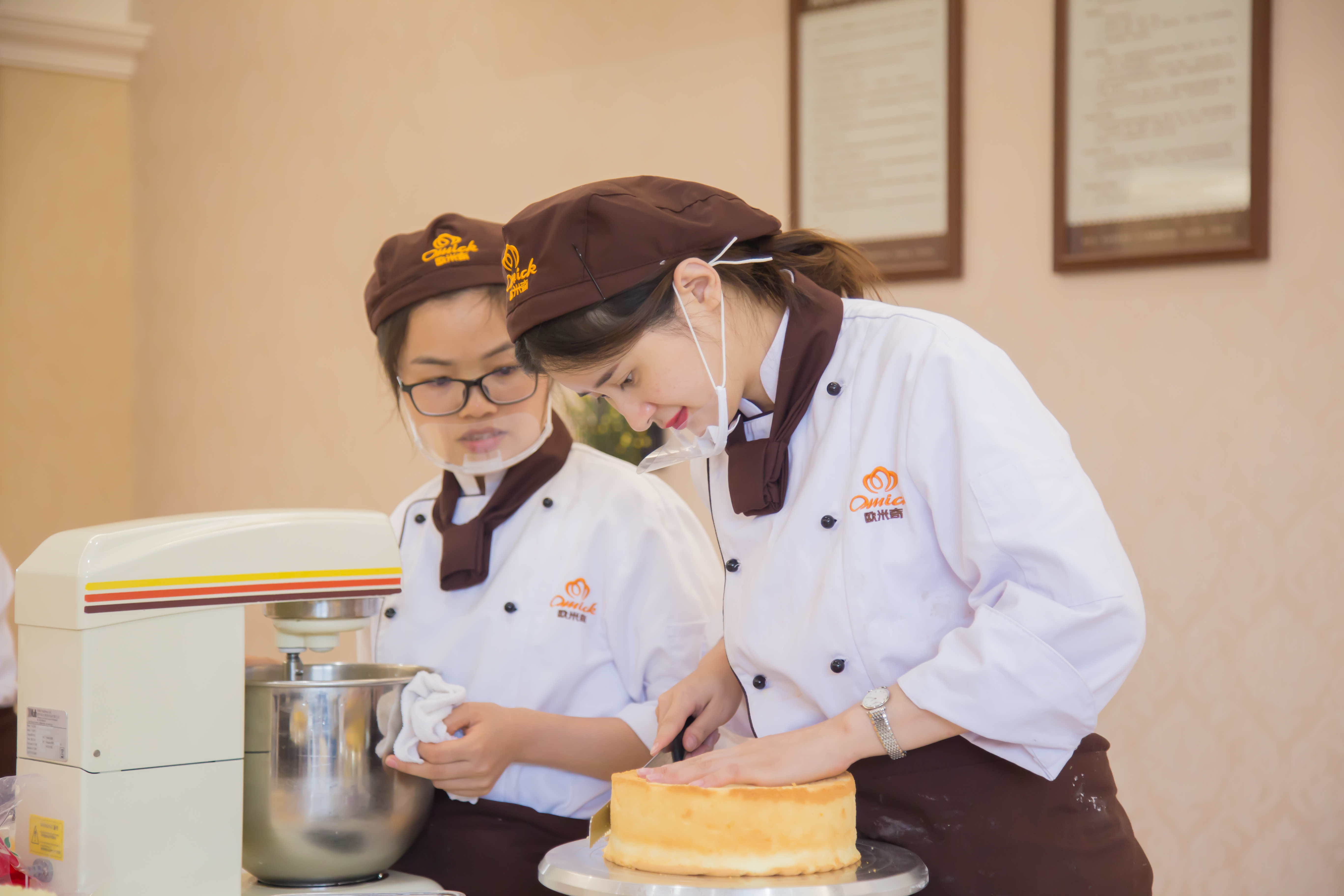 蛋糕西点培训学费价目表,蛋糕培训学校的学费多少钱一个月