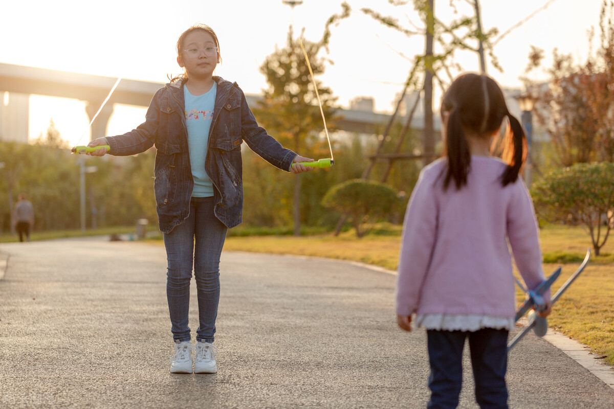 胫骨结节骨骺炎是怎么回事,胫骨结节骨骺炎是什么