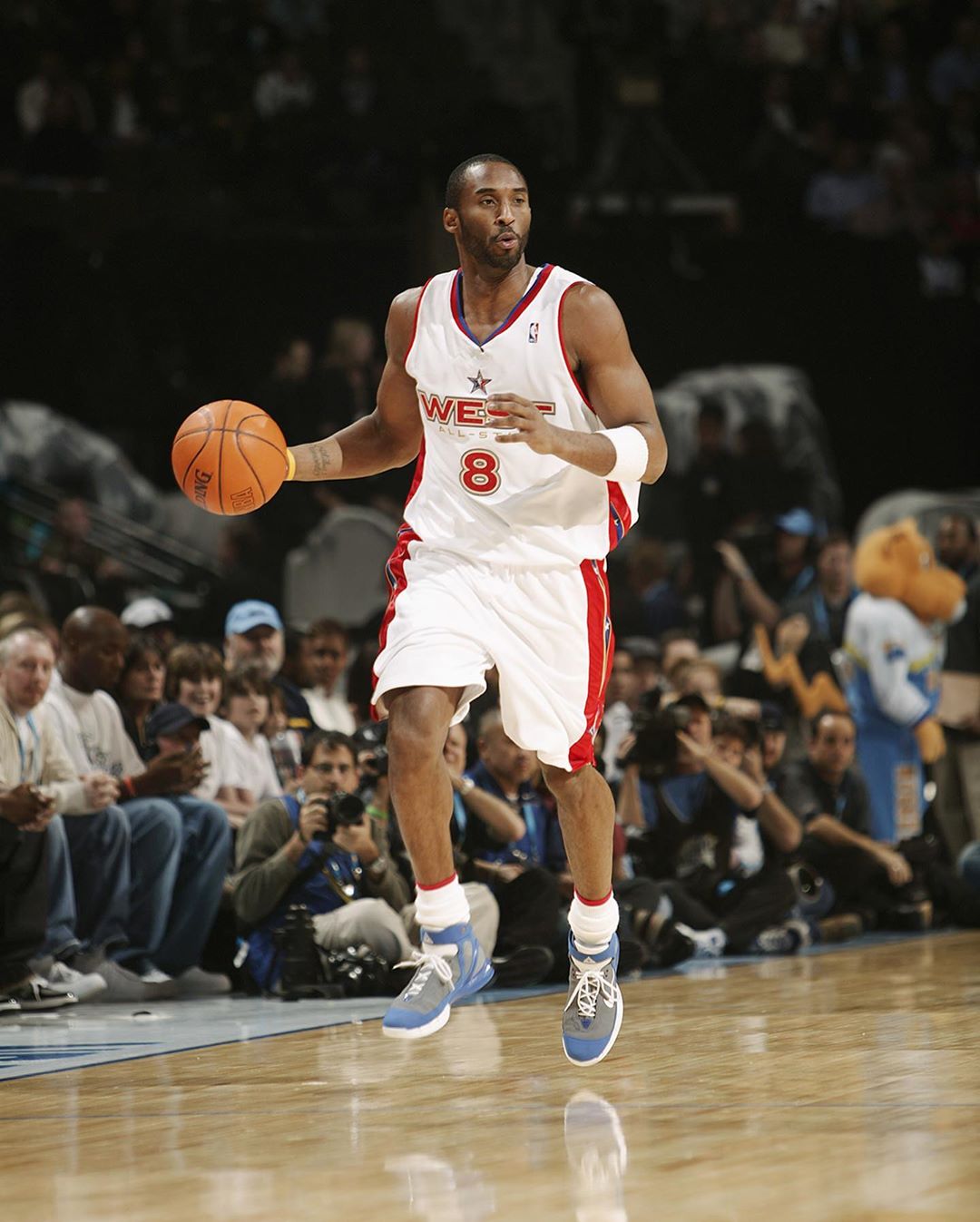 科比上脚球鞋全回顾,今日上脚球鞋全明星