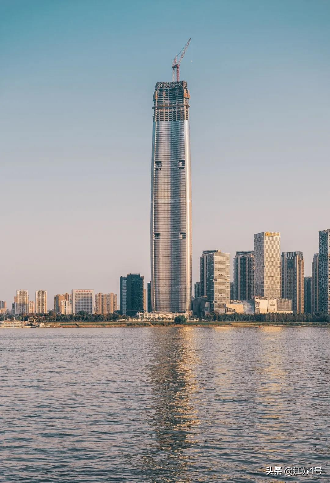 苏州南京争高楼，你追我赶何时休？