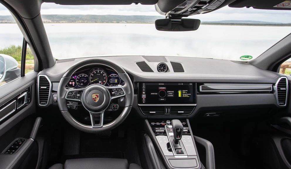 汽车贴完膜不平整,汽车贴膜后注意什么才能不起泡