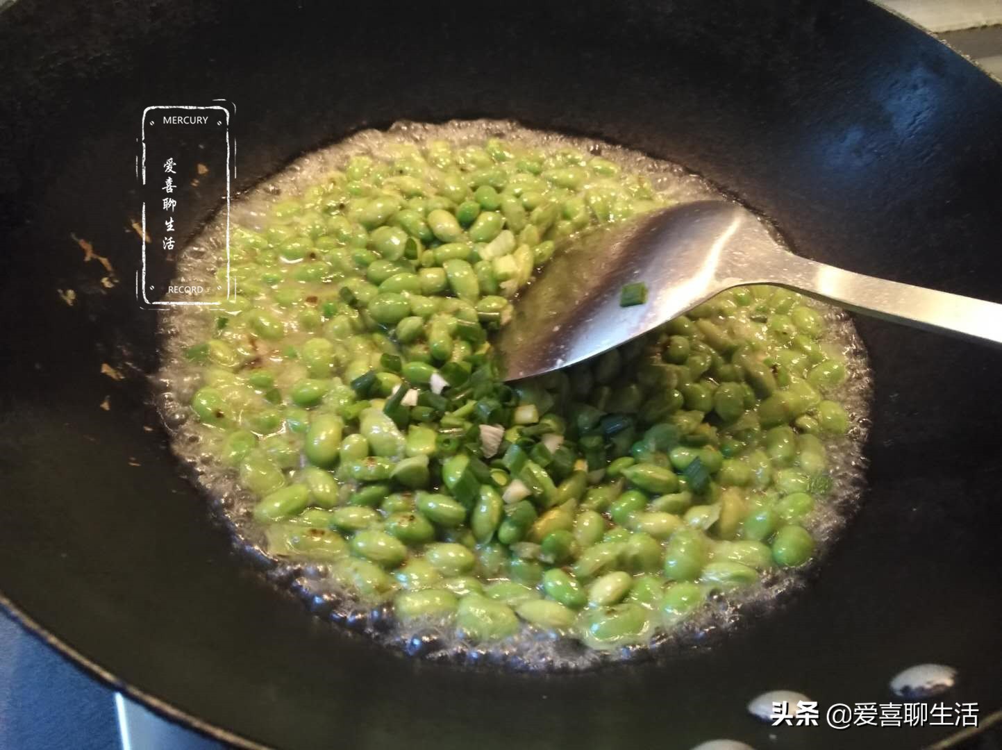 冻过的毛豆很软怎么炒好吃,这个季节毛豆怎么做好吃