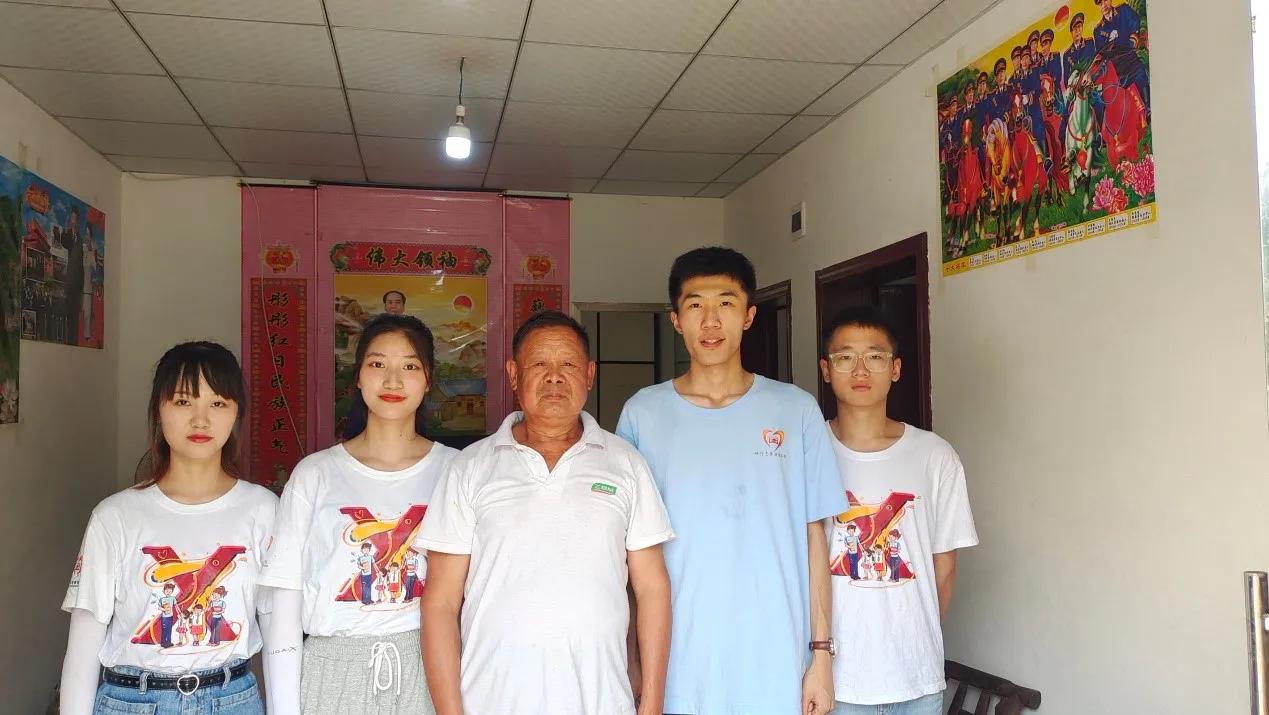 传承红色文化礼赞盛世中华,传承红色文化续写百年风华板报