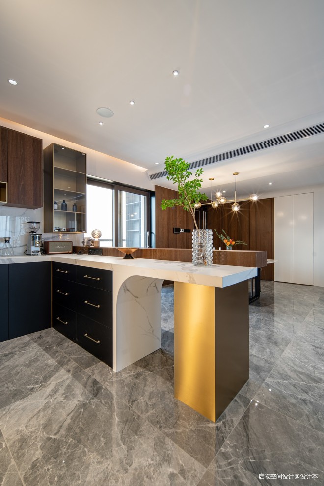 摩卡的微奢美学，女企业家的轻暖宅漫生活