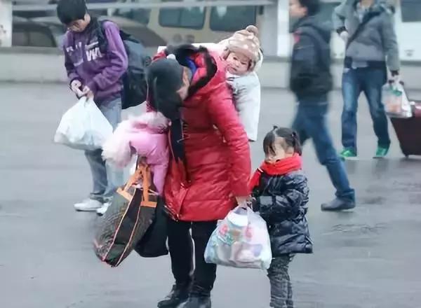 妈咪包好看,简约版妈咪包