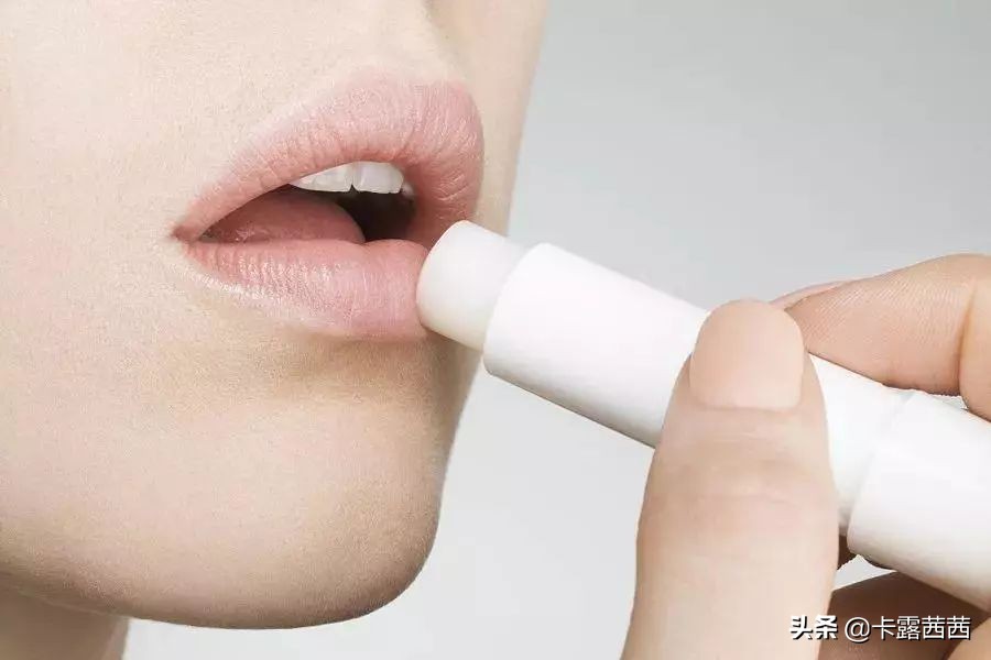 涂口红时的小尴尬,涂口红时易犯的小错误