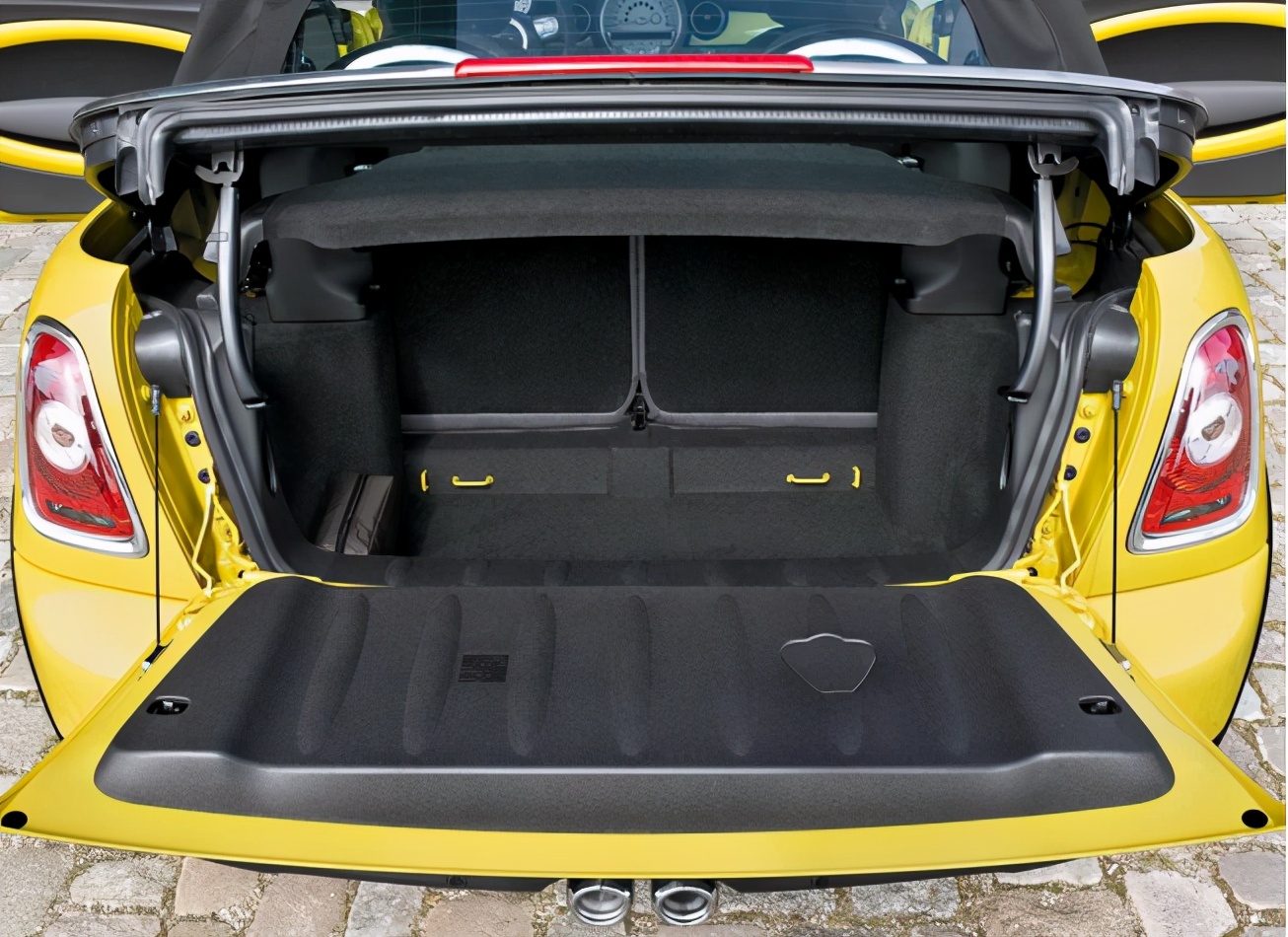 汽车后盖开启方向,汽车后盖的打开按键