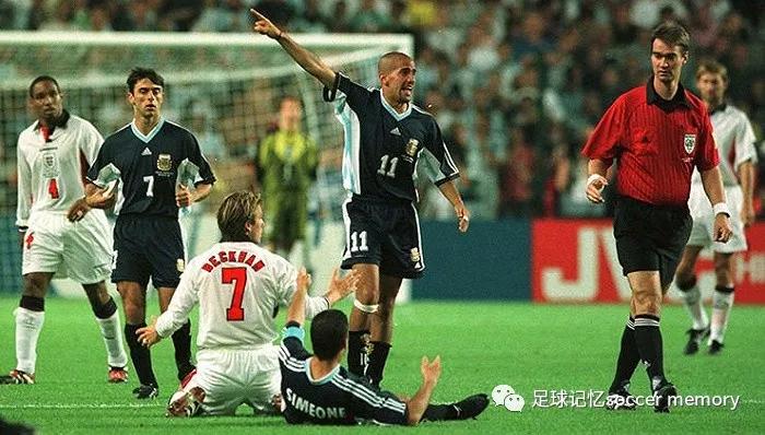 圆月弯刀蓝牛,圆月弯刀yy