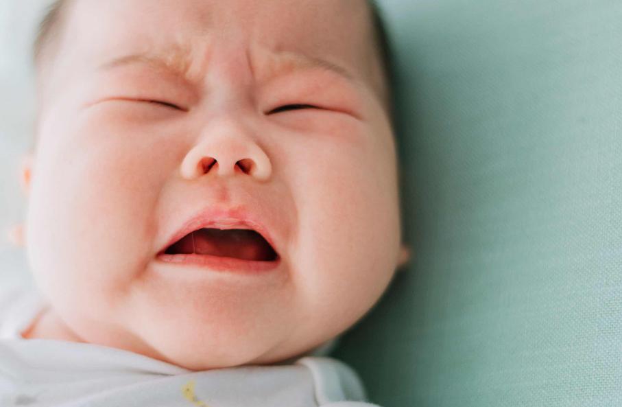 宝宝睡觉时这三个动作不要去打扰,小孩子睡得沉有什么方法叫醒